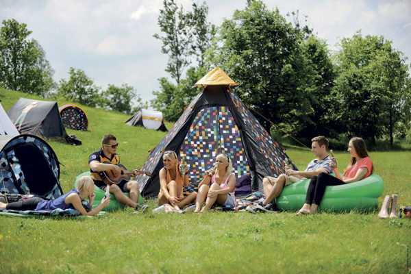 Nocování v přírodě pod stanem vám udělá dobře. Foto: www.4camping,cz