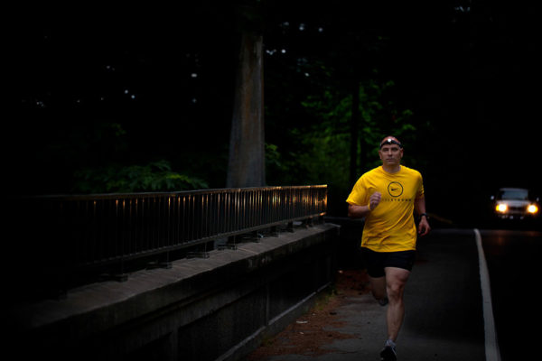 Ať už běháte ve městě, v parku nebo v přírodě, bez světla se při večerním běhu neobejdete. Foto: www.4camping.cz